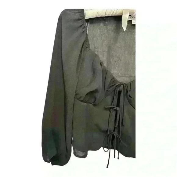 FAVLUX Black Sweetheart Puff Sleeve Blouse with 3 Toe Closure Detail, L - Picture 3 of 6